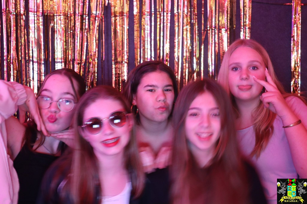 ../Images/Jeugd Opwarmbal Photobooth 238.jpg